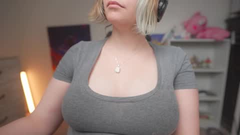 Krystal Syx online show from November 2025 10:37:01 PM