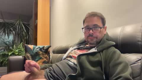 krzysztof1977 online show from May 2026 09:32:02 PM