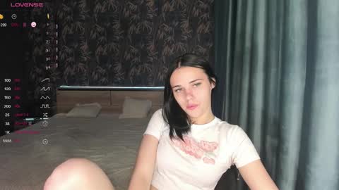 Ksenia online show from September 2025 03:17:02 PM
