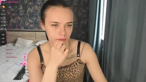 Snapshot of kseni_a chatting on April 2026 07:22:01 AM Ksenia online show from April 2026 07:22:01 AM