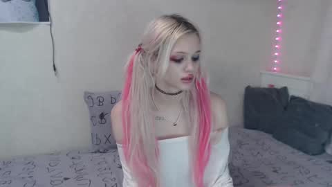 Emilia online show from February 2025 04:54:01 AM