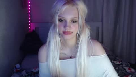 Emilia online show from February 2025 10:20:02 PM