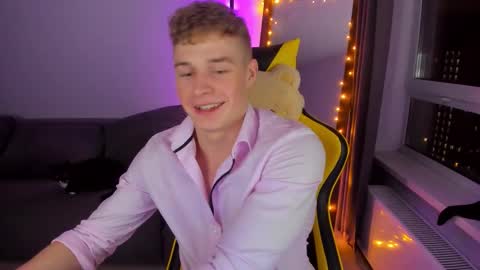 Snapshot of kurt_hanssen chatting on November 2025 08:25:02 PM kurt_hanssen online show from November 2025 08:25:02 PM