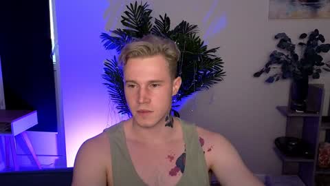 Snapshot of kyle_4u chatting on January 2025 01:42:02 PM Kyle online show from January 2025 01:42:02 PM