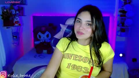 k ylie online show from December 2024 03:12:01 AM