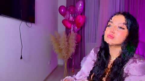 Snapshot of kylie_lips chatting on December 2024 06:44:01 PM Kylie Lips online show from December 2024 06:44:01 PM