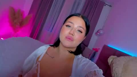 Snapshot of kylie_lips chatting on September 2025 06:54:01 PM Kylie Lips online show from September 2025 06:54:01 PM