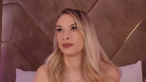 Kylie  online show from January 2025 06:22:01 AM