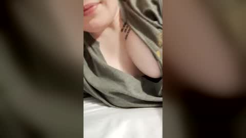 l0velynae online show from July 2026 05:52:01 PM