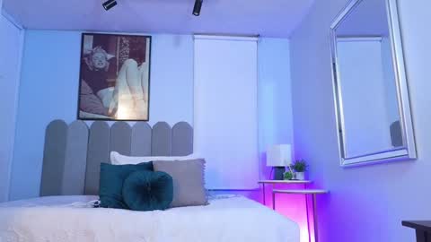 Cris  online show from January 2025 12:01:02 PM