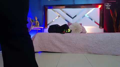 Cris  online show from November 2025 11:31:01 AM