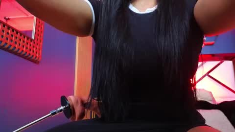 Cris  online show from November 2025 03:34:01 PM