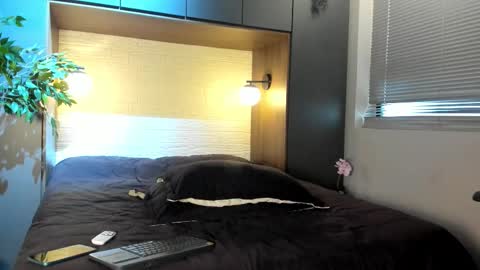 labrinthteasing online show from September 2025 02:08:01 PM