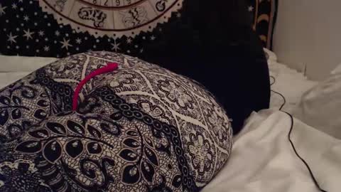 Lacey online show from November 2025 01:27:01 AM