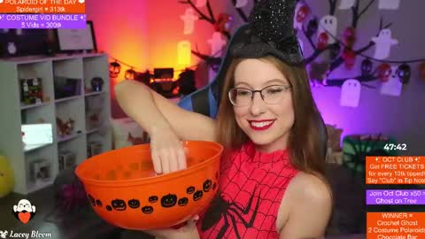 Lacey Bloom online show from October 2025 01:39:01 AM