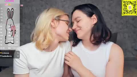 Snapshot of lacyedison chatting on June 2026 07:23:01 PM Violet and Isabel online show from June 2026 07:23:01 PM