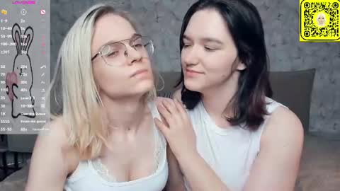 Snapshot of lacyedison chatting on June 2026 07:42:01 PM Violet and Isabel online show from June 2026 07:42:01 PM