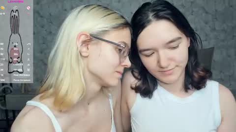 Snapshot of lacyedison chatting on July 2026 07:26:02 PM Violet and Isabel online show from July 2026 07:26:02 PM