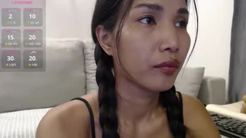 Snapshot of ladii_mia chatting on May 2026 04:45:01 PM Mia online show from May 2026 04:45:01 PM