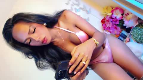 Snapshot of lady_in_black18 chatting on January 2025 01:05:02 AM Stella online show from January 2025 01:05:02 AM