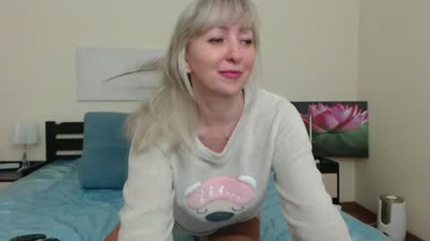 Snapshot of lady_milf_hot chatting on February 2025 04:13:02 PM Sofi online show from February 2025 04:13:02 PM