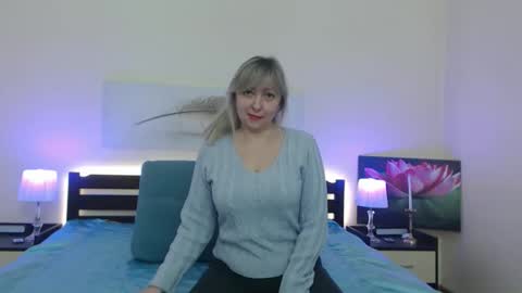 Snapshot of lady_milf_hot chatting on February 2026 06:00:02 AM Sofi online show from February 2026 06:00:02 AM