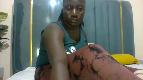 Snapshot of ladyblossoms19 chatting on December 2024 07:05:01 PM lindah32 online show from December 2024 07:05:01 PM