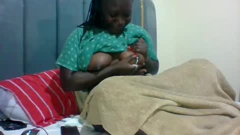 Snapshot of ladyblossoms19 chatting on December 2024 06:28:01 PM lindah32 online show from December 2024 06:28:01 PM