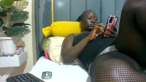 Snapshot of ladyblossoms19 chatting on December 2024 06:57:02 PM lindah32 online show from December 2024 06:57:02 PM