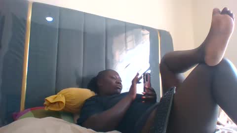 Snapshot of ladyblossoms19 chatting on December 2024 07:09:01 AM lindah32 online show from December 2024 07:09:01 AM