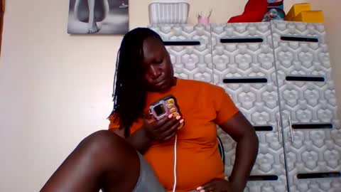 Snapshot of ladyblossoms19 chatting on December 2024 12:16:02 PM lindah32 online show from December 2024 12:16:02 PM