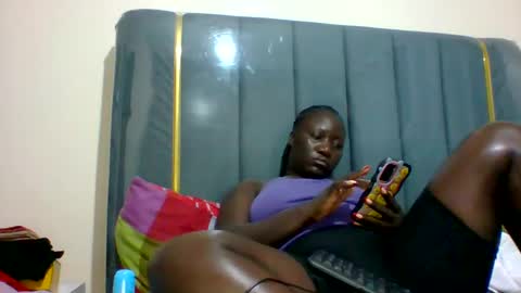 Snapshot of ladyblossoms19 chatting on December 2024 07:21:01 PM lindah32 online show from December 2024 07:21:01 PM