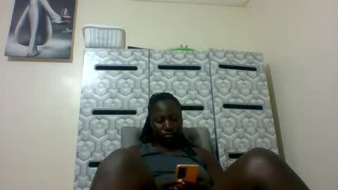 Snapshot of ladyblossoms19 chatting on January 2025 06:52:01 PM lindah32 online show from January 2025 06:52:01 PM