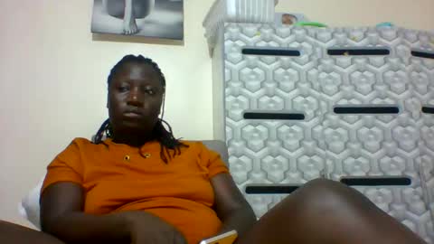Snapshot of ladyblossoms19 chatting on January 2025 06:07:01 PM lindah32 online show from January 2025 06:07:01 PM
