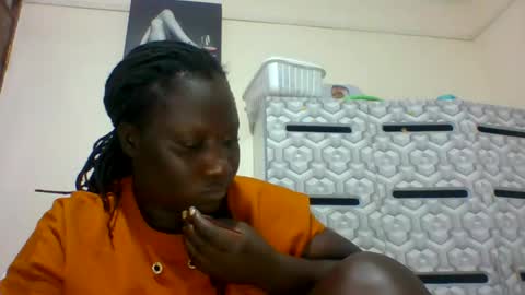 Snapshot of ladyblossoms19 chatting on January 2025 09:09:02 PM lindah32 online show from January 2025 09:09:02 PM