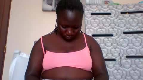 Snapshot of ladyblossoms19 chatting on January 2025 09:24:02 AM lindah32 online show from January 2025 09:24:02 AM