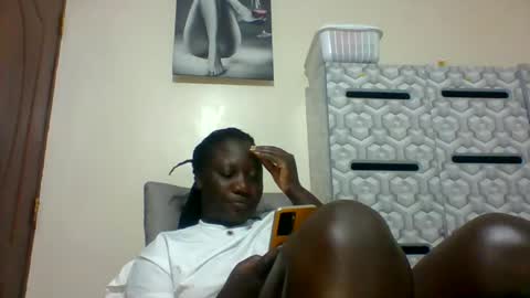 Snapshot of ladyblossoms19 chatting on January 2025 09:51:02 PM lindah32 online show from January 2025 09:51:02 PM
