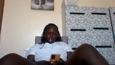 Snapshot of ladyblossoms19 chatting on January 2025 12:31:01 PM lindah32 online show from January 2025 12:31:01 PM