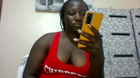 Snapshot of ladyblossoms19 chatting on January 2025 06:37:02 PM lindah32 online show from January 2025 06:37:02 PM