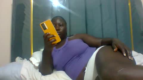 Snapshot of ladyblossoms19 chatting on January 2025 09:11:02 PM lindah32 online show from January 2025 09:11:02 PM