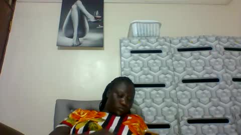 Snapshot of ladyblossoms19 chatting on January 2025 06:39:01 PM lindah32 online show from January 2025 06:39:01 PM