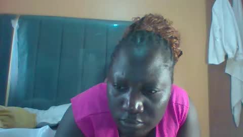 Snapshot of ladyblossoms19 chatting on September 2025 08:17:01 AM lindah32 online show from September 2025 08:17:01 AM