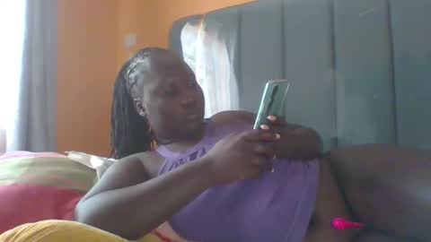 Snapshot of ladyblossoms19 chatting on September 2025 09:25:02 AM lindah32 online show from September 2025 09:25:02 AM