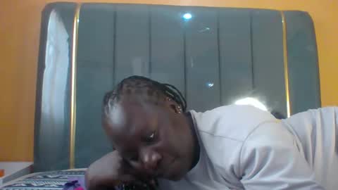 Snapshot of ladyblossoms19 chatting on October 2025 08:20:01 AM lindah32 online show from October 2025 08:20:01 AM