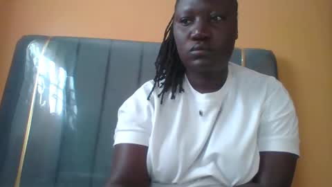 Snapshot of ladyblossoms19 chatting on October 2025 05:06:01 AM lindah32 online show from October 2025 05:06:01 AM
