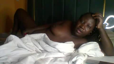 lindah32 online show from April 2026 05:58:01 PM