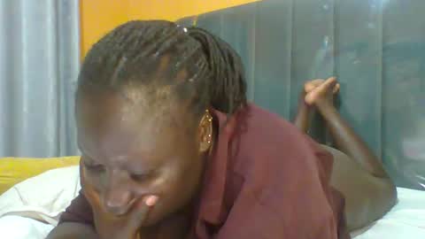 Snapshot of ladyblossoms19 chatting on April 2026 02:27:02 AM lindah32 online show from April 2026 02:27:02 AM