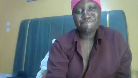 Snapshot of ladyblossoms19 chatting on May 2026 12:15:01 AM lindah32 online show from May 2026 12:15:01 AM