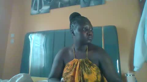 Snapshot of ladyblossoms19 chatting on May 2026 11:51:02 AM lindah32 online show from May 2026 11:51:02 AM