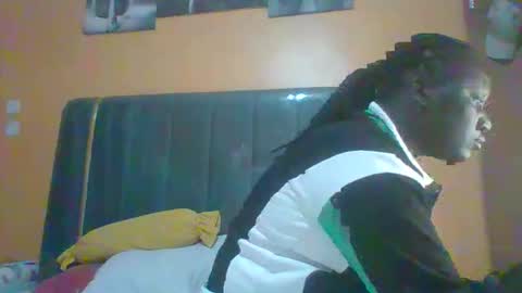 Snapshot of ladyblossoms19 chatting on May 2026 08:25:01 PM lindah32 online show from May 2026 08:25:01 PM